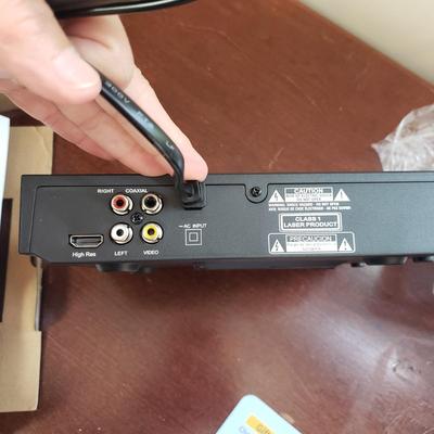 NIB Jinhoo DVD/CD Player and DVDs (LR-KD)