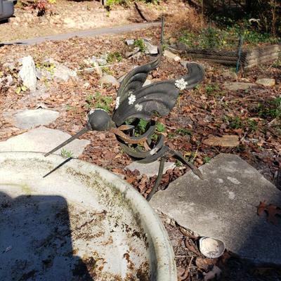 Metal and Pottery Bird Bath (Y-KD)
