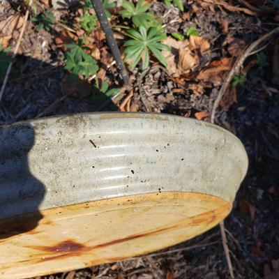 Metal and Pottery Bird Bath (Y-KD)
