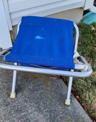 Lot 475 Artist Stool, Art Holder and Small Cart Lot