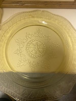 DEPRESSION GLASS PLATES, VINTAGE PAINTED DUCK GLASSES, STONE NAPKIN HOLDER AND HUNTING DOG PICTURE