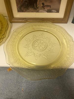 DEPRESSION GLASS PLATES, VINTAGE PAINTED DUCK GLASSES, STONE NAPKIN HOLDER AND HUNTING DOG PICTURE