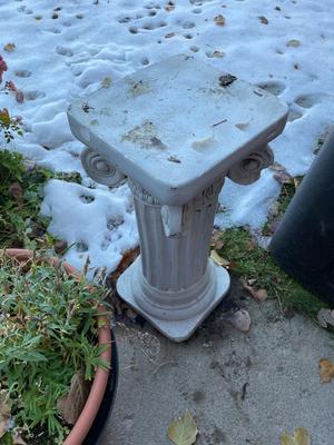 OUTDOOR PEDESTAL AND 13” POTS