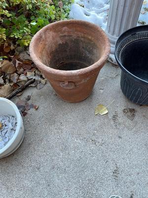 OUTDOOR PEDESTAL AND 13” POTS
