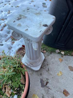OUTDOOR PEDESTAL AND 13” POTS