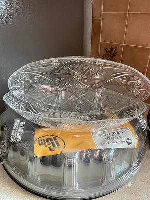 CATERING TRAY, SERVING BOWLS AND FRUIT BASKET