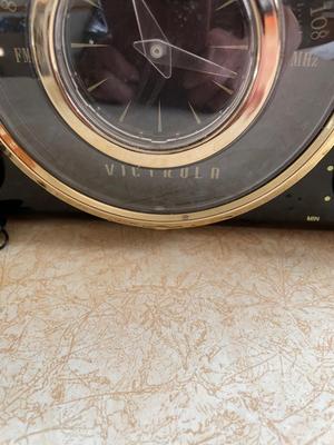 VICTROLA MODEL VC 525 BLUETOOTH CLOCK RADIO