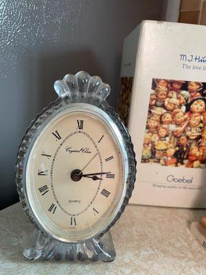 VICTROLA MODEL VC 525 BLUETOOTH CLOCK RADIO