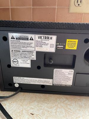 VICTROLA MODEL VC 525 BLUETOOTH CLOCK RADIO