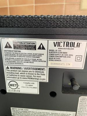VICTROLA MODEL VC 525 BLUETOOTH CLOCK RADIO