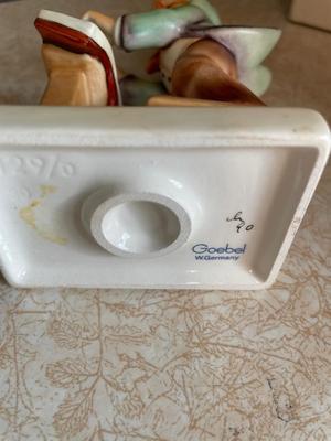 VICTROLA MODEL VC 525 BLUETOOTH CLOCK RADIO