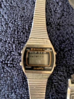 VARIETY OF WATCHES FOR PARTS OR REPAIR