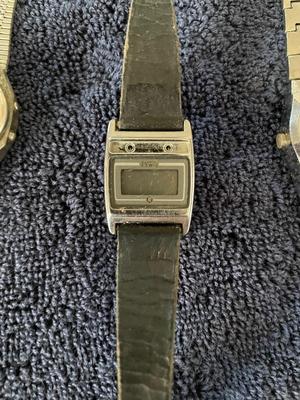 VARIETY OF WATCHES FOR PARTS OR REPAIR