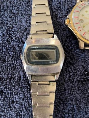 VARIETY OF WATCHES FOR PARTS OR REPAIR