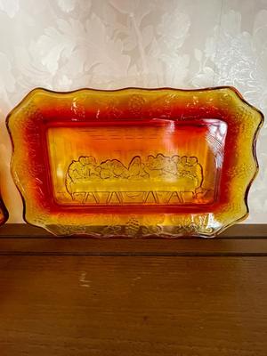 BEAUTIFUL FENTON AMBERINA 12” BUD VASE & INDIANA TIARA LAST SUPPER PLATES
