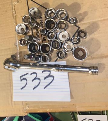 3/8” DRIVE SOCKETS AND RACHET
