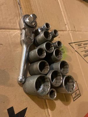 1/2” DRIVE RACHET AND SOCKETS