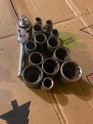 1/2” DRIVE RACHET AND SOCKETS