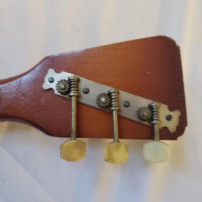 Balalaika Instrument (UB-KD)
