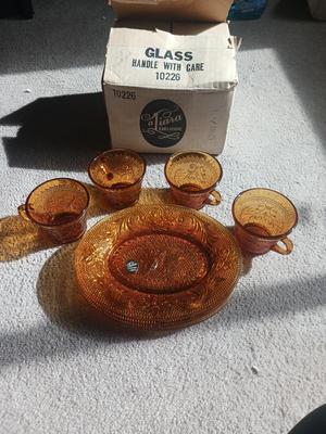 8 PIECE CUP AND SAUCER TIARA SET