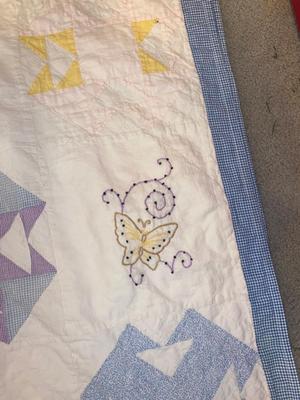 PRETTY HANDMADE CHILDS QUILT