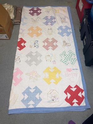 PRETTY HANDMADE CHILDS QUILT