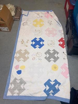 PRETTY HANDMADE CHILDS QUILT