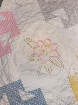 PRETTY HANDMADE CHILDS QUILT