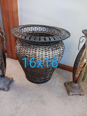 WICKER BASKET W/ METAL RIM (16X16) TWO CANDLE HOLDERS