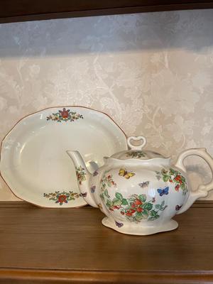 TEAPOT & PLATTER EXCLUSIVE DESIGN BY CROWNFORD.