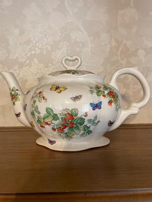 TEAPOT & PLATTER EXCLUSIVE DESIGN BY CROWNFORD.