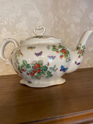TEAPOT & PLATTER EXCLUSIVE DESIGN BY CROWNFORD.