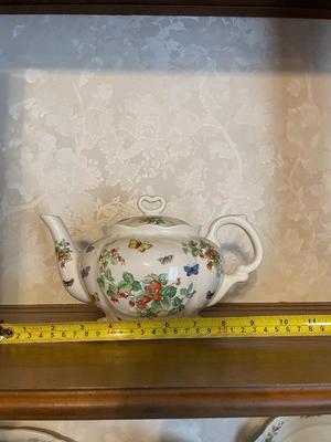 TEAPOT & PLATTER EXCLUSIVE DESIGN BY CROWNFORD.