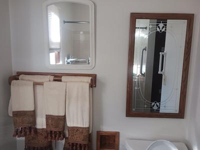 TOWEL SET W/ MIRRORS