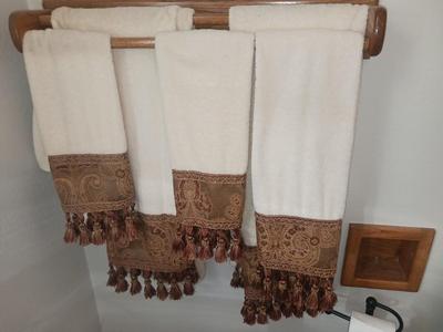 TOWEL SET W/ MIRRORS