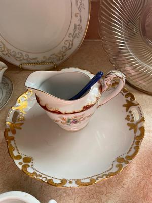 VARIOUS VINTAGE GLASS