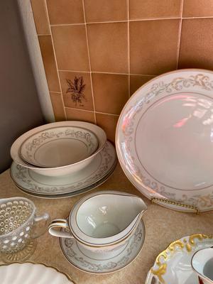 VARIOUS VINTAGE GLASS