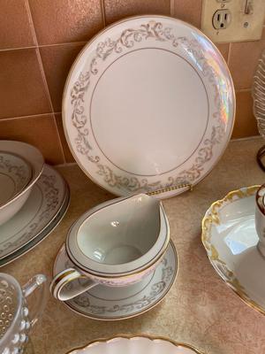 VARIOUS VINTAGE GLASS