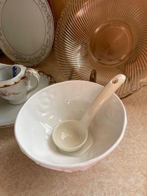 VARIOUS VINTAGE GLASS