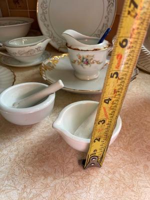 VARIOUS VINTAGE GLASS