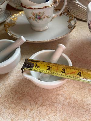 VARIOUS VINTAGE GLASS