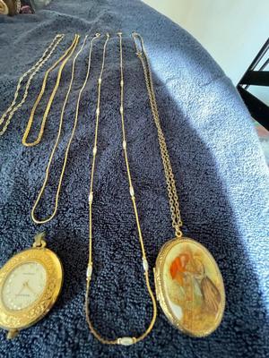 COSTUME JEWELRY CHAINS & 2 PENDANTS