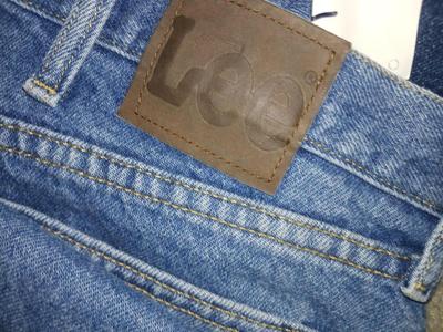 MENS LEVIS & LEE JEANS, BATHROBE & MORE