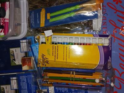 ARTS AND CRAFTS SUPPLIES