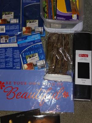 ARTS AND CRAFTS SUPPLIES