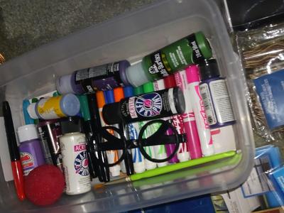 ARTS AND CRAFTS SUPPLIES