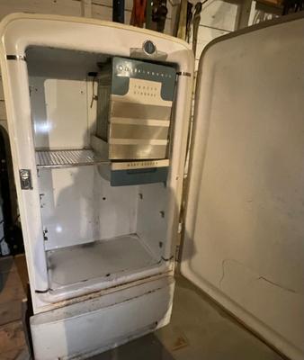Vintage Fridge w/freezer