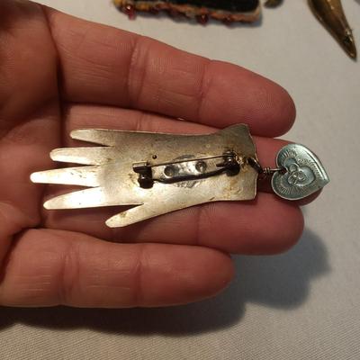 Artistic Pins and Pendants (ST-KD)