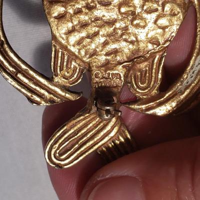 Artistic Pins and Pendants (ST-KD)