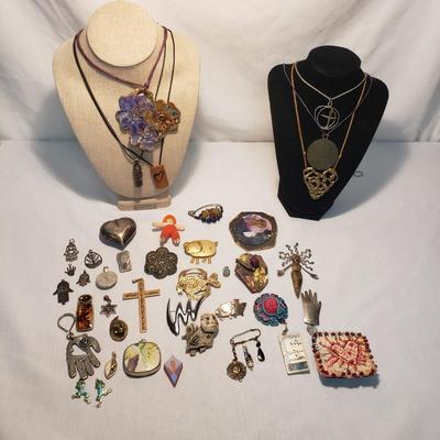 Artistic Pins and Pendants (ST-KD)